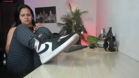 Snapshot of amaia_bushida chatting on 19, 5, 2026 anny online show from 19, 5, 2026