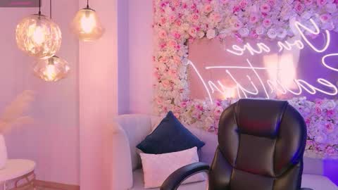 Amaia Haywood online show from 5, 12, 2025