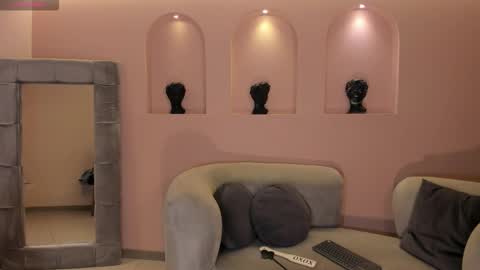 Amalia cruss online show from 7, 3, 2026