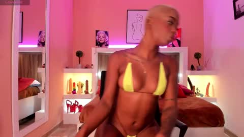 Snapshot of amanda_baker2 chatting on 17, 2, 2025 A M A N D A online show from 17, 2, 2025