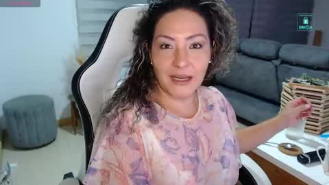 Snapshot of amanda_bella1 chatting on 10, 10, 2025 Amanda online show from 10, 10, 2025