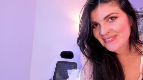 Amara Vega  online show from 1, 2, 2025