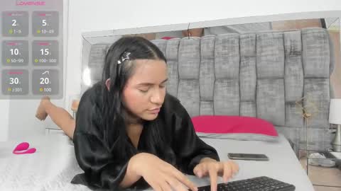 Snapshot of amaravelez chatting on 8, 12, 2024 Amara online show from 8, 12, 2024