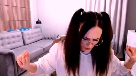 Snapshot of amazingeyes89 chatting on 29, 10, 2025 Izza online show from 29, 10, 2025