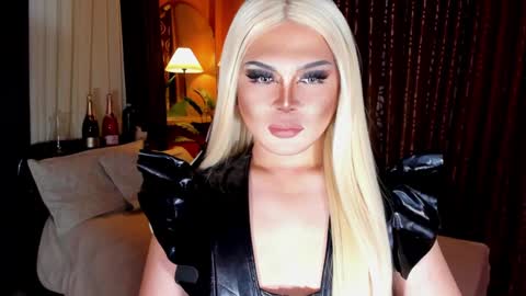 Snapshot of amazingfatcock_ts chatting on 25, 1, 2025 MISS JAZMINE QUEEN OF HELLFIRE online show from 25, 1, 2025