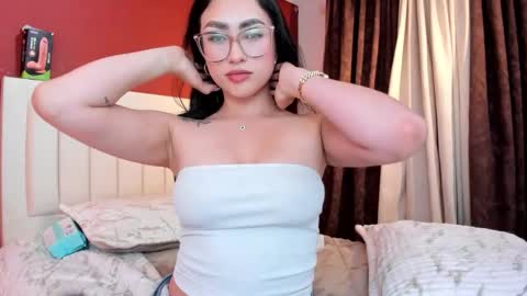 Snapshot of ambaar5 chatting on 24, 9, 2025 Sara  online show from 24, 9, 2025