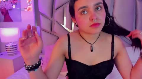 Snapshot of ambar_devon chatting on 8, 1, 2025 online show from 8, 1, 2025
