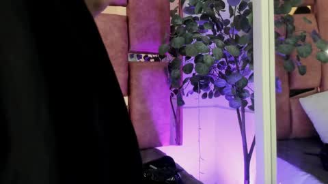 Snapshot of ambar_devon chatting on 25, 9, 2025   online show from 25, 9, 2025
