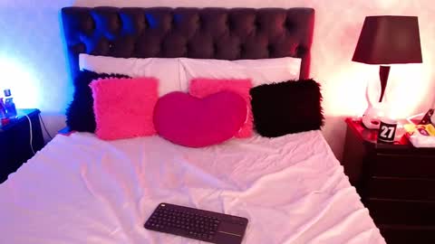 Ambar Jones online show from 12, 2, 2025