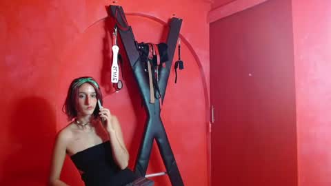 Snapshot of ambar_roux1 chatting on 1, 3, 2025 ambar_roux1 online show from 1, 3, 2025