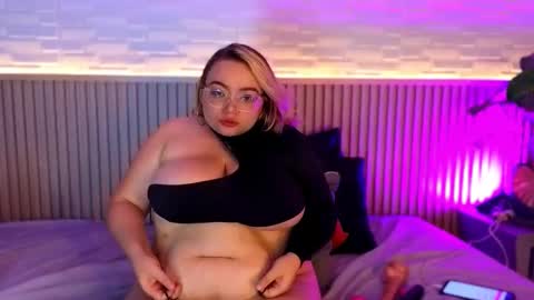 Snapshot of amber_bunnyx01 chatting on 8, 1, 2026 A M B E R B U N N Y X online show from 8, 1, 2026