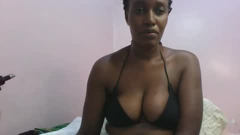 Snapshot of amber_cutie2 chatting on 8, 11, 2025 amber_cutie2 online show from 8, 11, 2025