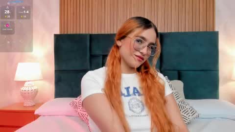 Snapshot of amber_kiss_ chatting on 25, 9, 2025 Emily online show from 25, 9, 2025