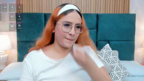 Snapshot of amber_kiss_ chatting on 7, 10, 2025 Emily online show from 7, 10, 2025