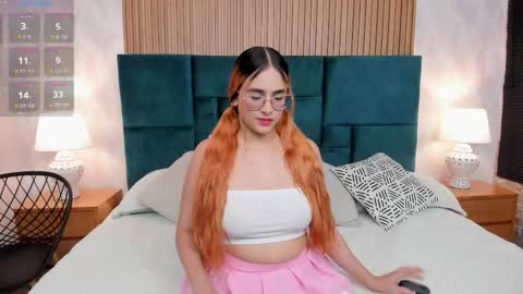 Snapshot of amber_kiss_ chatting on 3, 11, 2025 Emily online show from 3, 11, 2025