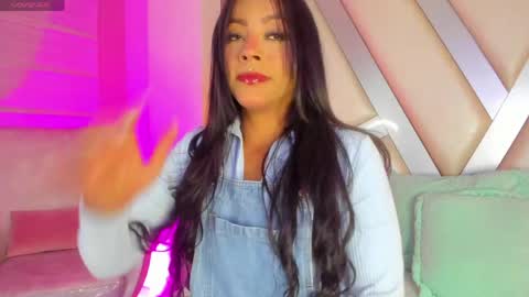 Snapshot of amber_villalobos chatting on 17, 5, 2026 Tell me Amber online show from 17, 5, 2026