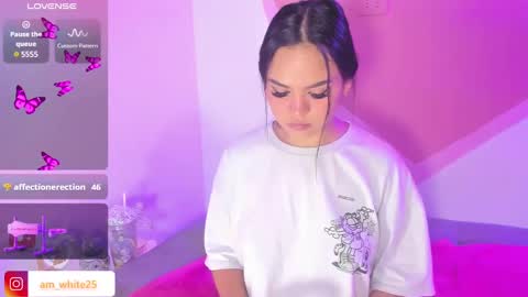 amber_white25 online show from 4, 12, 2024