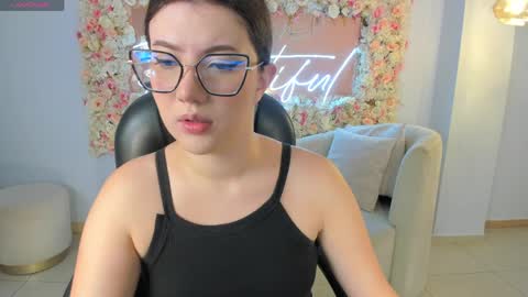 Snapshot of amberfarrell chatting on 12, 4, 2026 Amber online show from 12, 4, 2026