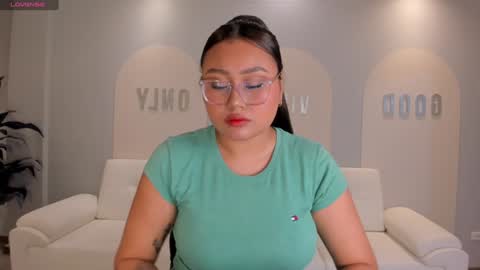 Snapshot of amberlewis_ chatting on 5, 2, 2025 Amber online show from 5, 2, 2025