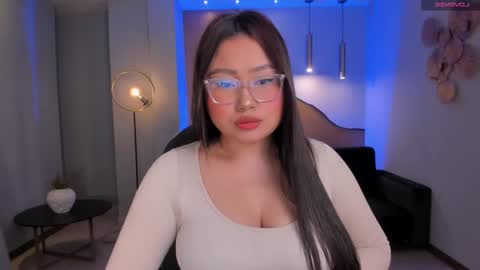 Snapshot of amberlewis_ chatting on 2, 3, 2025 Amber online show from 2, 3, 2025