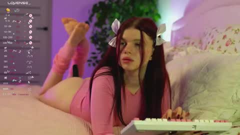 Snapshot of ambershoney chatting on 8, 10, 2025 Amber online show from 8, 10, 2025