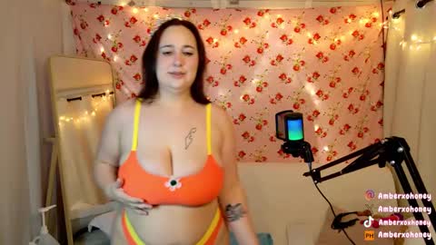 Snapshot of amberxoxhoney chatting on 5, 1, 2025 Amber Honey online show from 5, 1, 2025