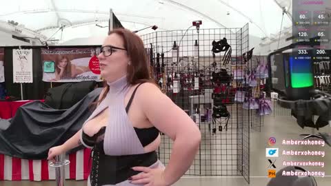 Snapshot of amberxoxhoney chatting on 1, 2, 2025 Amber Honey online show from 1, 2, 2025