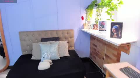 Amelia Adams online show from 18, 7, 2026