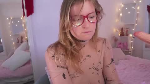 Snapshot of ameliasweety69 chatting on 1, 3, 2025 Amelia online show from 1, 3, 2025