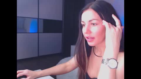 amelinamersi online show from 1, 11, 2025