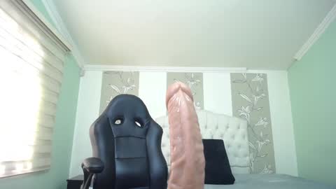 Amell Thomson online show from 12, 12, 2024