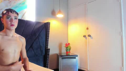 Snapshot of amellia_brown chatting on 20, 12, 2025 AMELIA online show from 20, 12, 2025