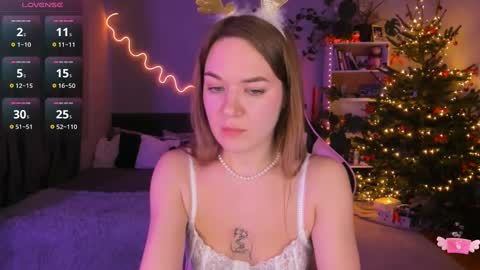 Snapshot of ami_amour_ chatting on 28, 12, 2024 Hi-hi I am Kate welcome to my sexy room online show from 28, 12, 2024