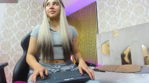 Snapshot of amii_tay chatting on 9, 9, 2025 AMII TAY online show from 9, 9, 2025