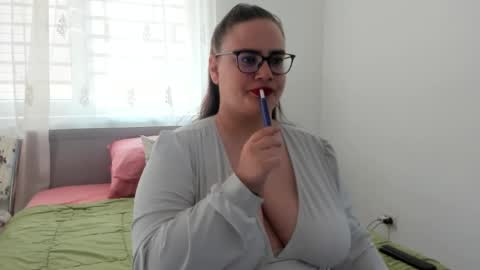 Amira Vyxen online show from 5, 5, 2026