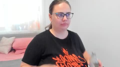 Amira Vyxen online show from 23, 6, 2026