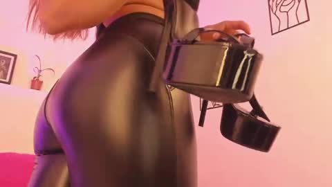 Snapshot of amisi_ari chatting on 8, 3, 2025 hi guys im ariani ill be off till december 1st for vacation if u want u can add me on snapchat by bio and talk or play there online show from 8, 3, 2025