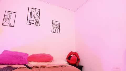 Snapshot of amisi_ari chatting on 19, 12, 2025 hi guys im ariani ill be off till december 1st for vacation if u want u can add me on snapchat by bio and talk or play there online show from 19, 12, 2025