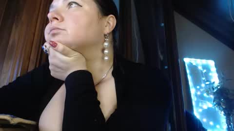 amorelara online show from 5, 12, 2024