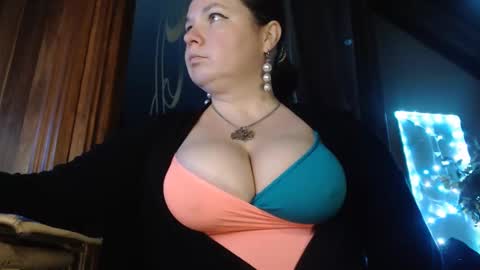 amorelara online show from 5, 12, 2024