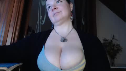amorelara online show from 1, 2, 2025