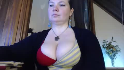 amorelara online show from 17, 2, 2025