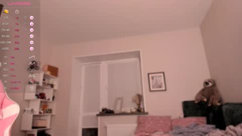 Snapshot of amourrchloee chatting on 8, 9, 2025 Nicole online show from 8, 9, 2025