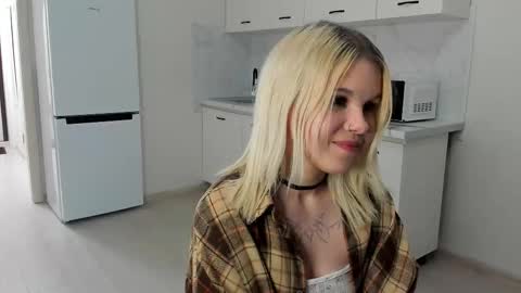 Snapshot of amoursky chatting on 15, 9, 2025 Katie online show from 15, 9, 2025