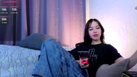Snapshot of amy_cumming chatting on 13, 9, 2025 amy_cumming online show from 13, 9, 2025