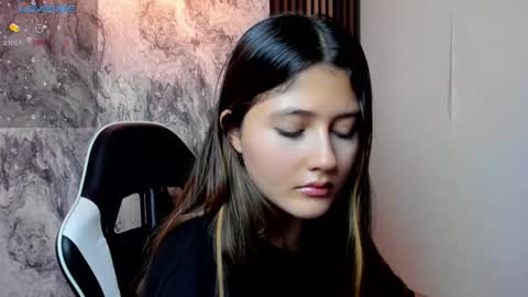 Snapshot of amy_innocent_ chatting on 4, 12, 2025 Amy online show from 4, 12, 2025