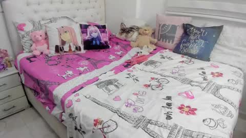 Amy Caroland online show from 15, 2, 2025