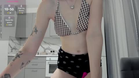 Snapshot of amy_sparkle chatting on 17, 10, 2025 Miriam online show from 17, 10, 2025