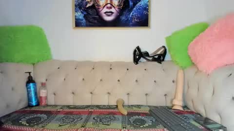 Amy Kamila online show from 16, 2, 2025