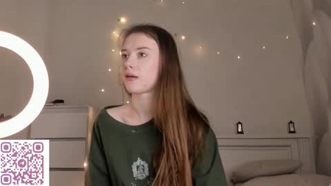 Snapshot of amylovesyouu chatting on 13, 12, 2025 amylovesyouu online show from 13, 12, 2025